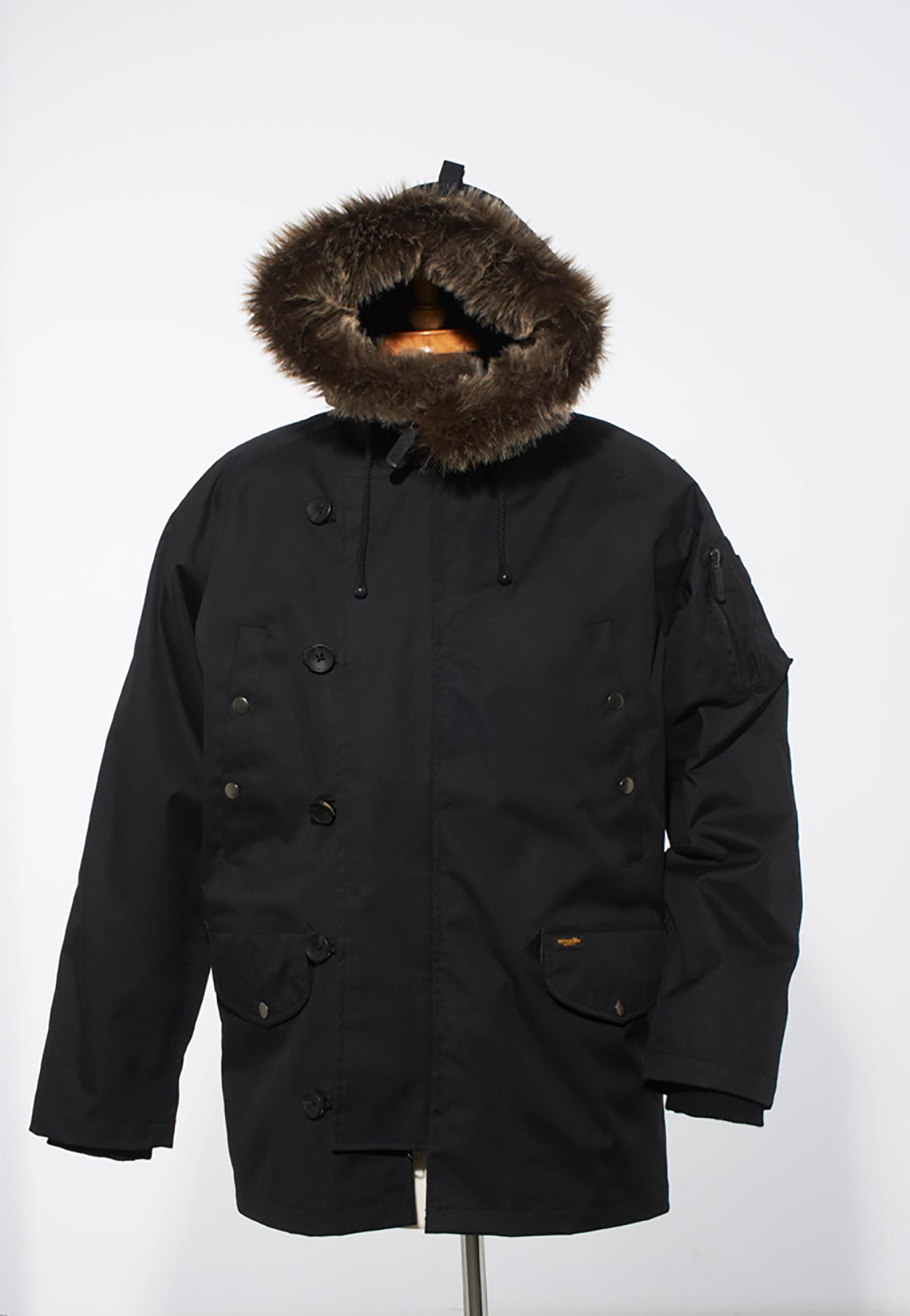 <img src= ”Jimmy_Parka_Lifestyle02.jpg” alt = “Jimmy Fur Parka Jacket Black” / >