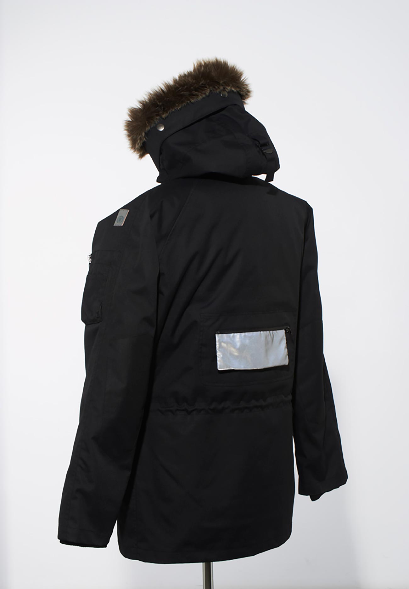 <img src= ”Jimmy_Parka_Lifestyle02.jpg” alt = “Jimmy Fur Parka Jacket Black” / >