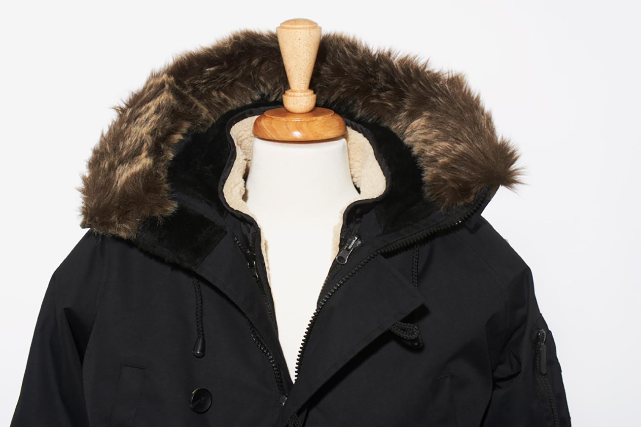 <img src= ”Jimmy_Parka_Lifestyle02.jpg” alt = “Jimmy Fur Parka Jacket Black” / >