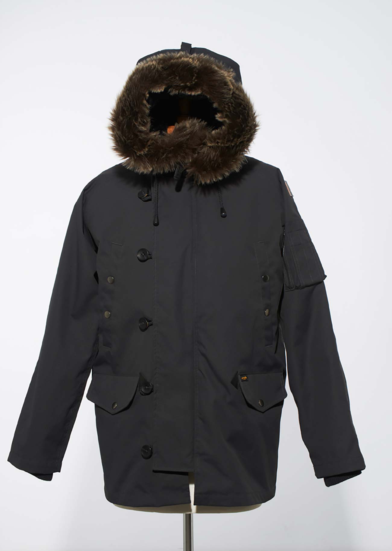 <img src= ”Jimmy_Parka_Lifestyle05.jpg” alt = “Jimmy Fur Parka Jacket Grey” / >