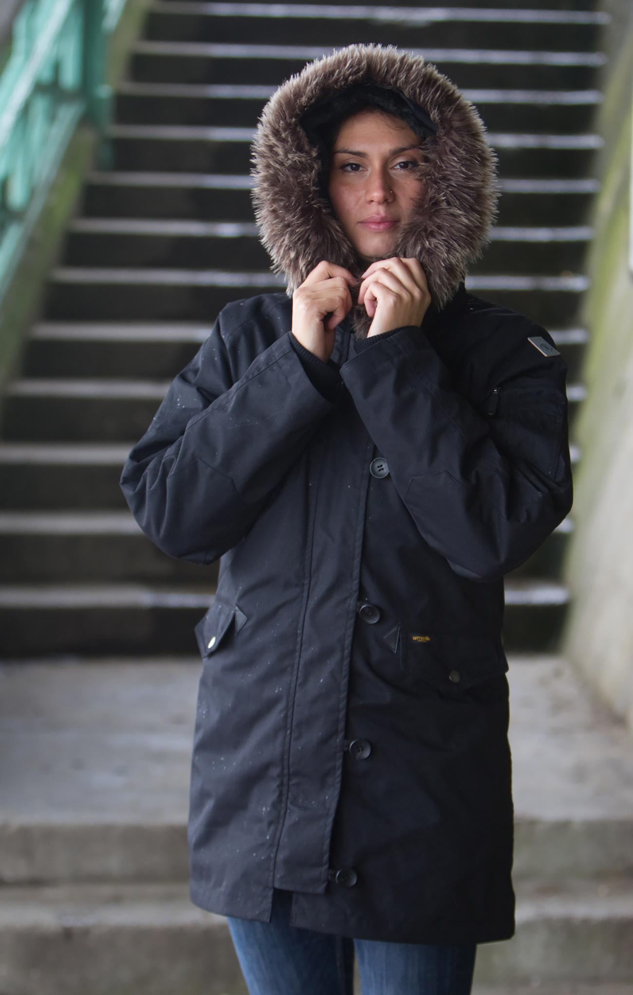 <img src= ”StephParka_Lifestyle03.jpg” alt = “Steph Fur Women’s Parka Jacket Grey” / >