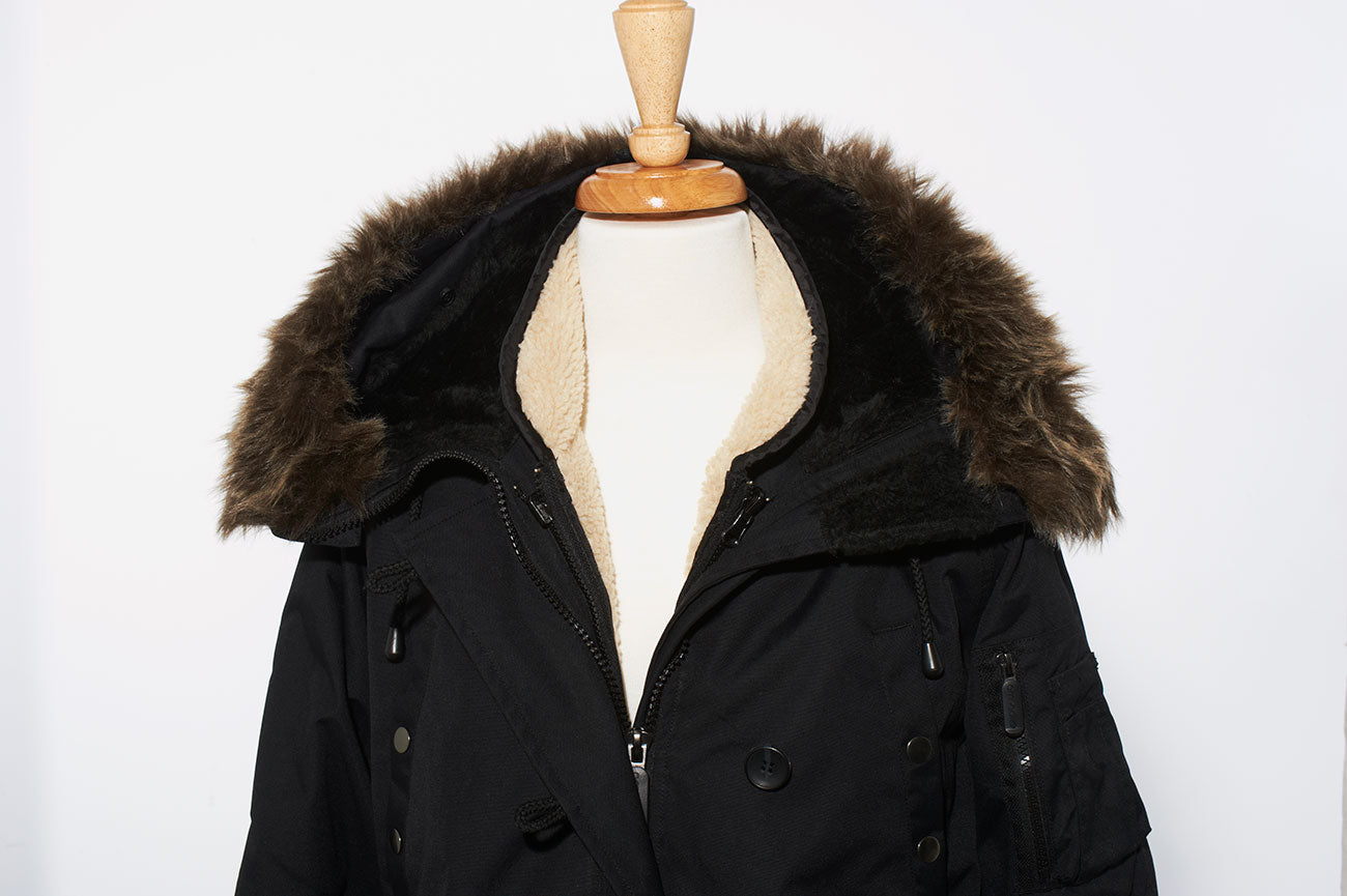 <img src= ”StephParka_Lifestyle02.jpg” alt = “Steph Fur Women’s Parka Jacket Black” / >